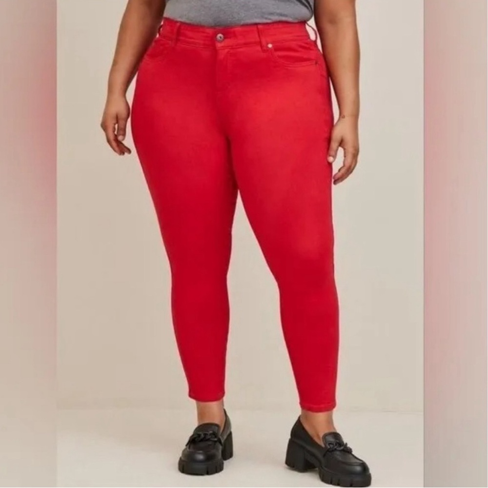 NWT Torrid Hot Pink Bombshell Skinny Jeans (tall)